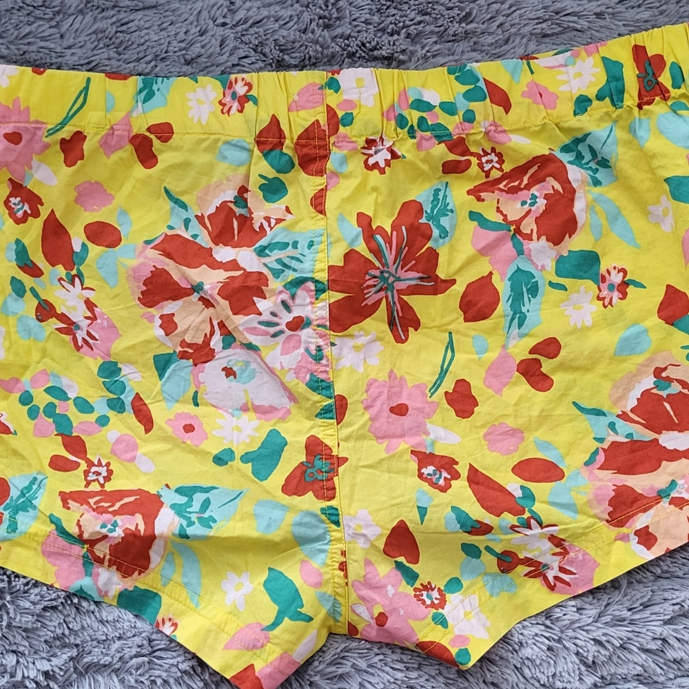 😁*BOGO SALE*😁J.Crew yellow floral shorts size small